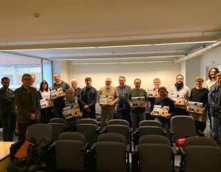 Entrega dels Kits de Fotònica per part de David Castrillo a la Jornada de Formació de Professorat del projecte ADMIRA el passat dijous 21 d’abril.