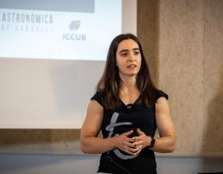 Lucía Castells, investigadora postgraduada de l’ICCUB, va participar en la IV Jornada d’Astronomia de Cerdanya / Gael Piguillem