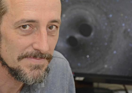 Investigador de l'ICCUB Roberto Emparan