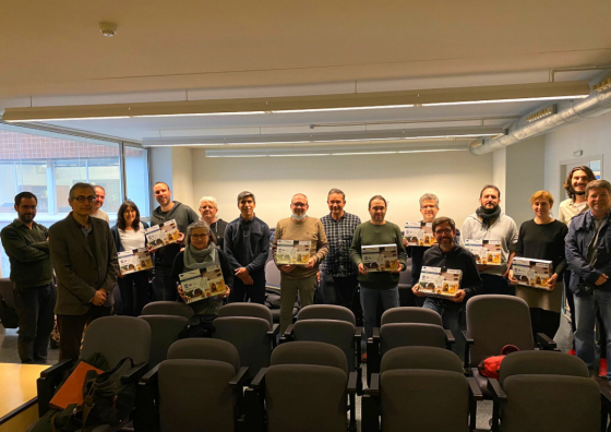 Entrega dels Kits de Fotònica per part de David Castrillo a la Jornada de Formació de Professorat del projecte ADMIRA el passat dijous 21 d’abril.