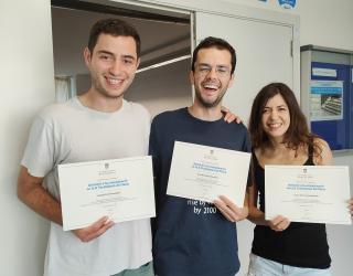 Els tres guanyadors de la II Tesimarató de Física: Ignasi Fort, Toni Bertólez i Irene Ferri,